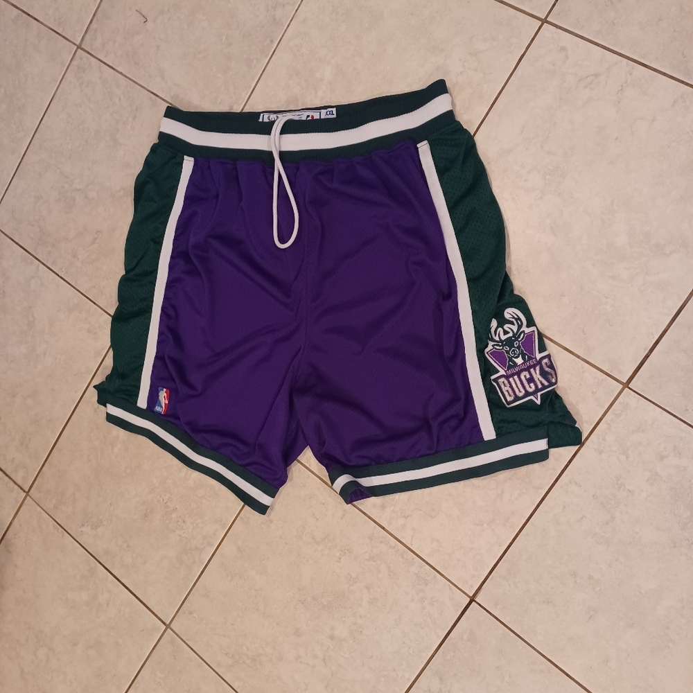 Vintage starter milwaukee bucks authentic shorts sz.xxl